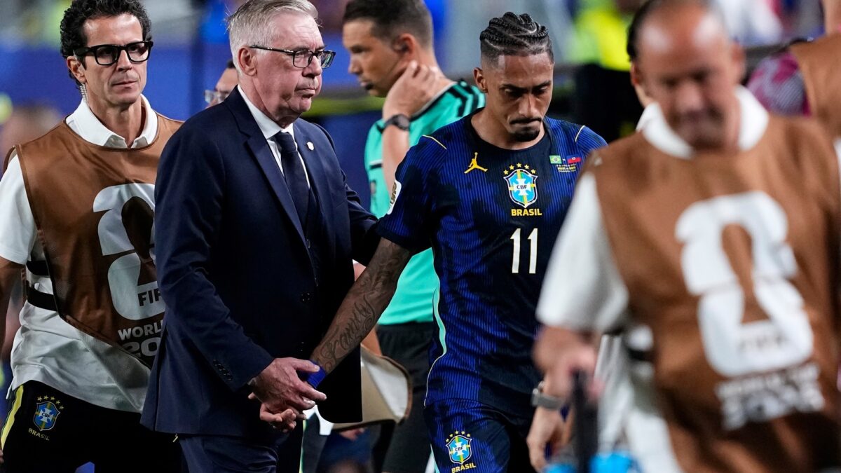 Raphinha podría perderse el resto del Mundial tras lesión muscular