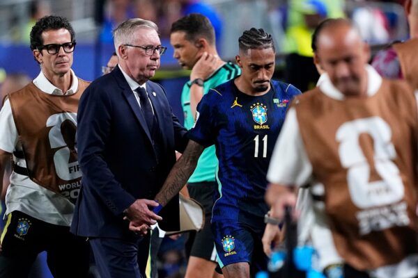 Raphinha podría perderse el resto del Mundial tras lesión muscular