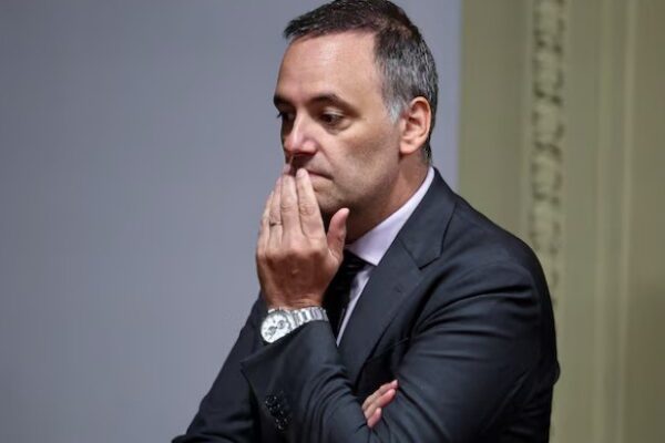 Adorni renunció tras acusaciones de enriquecimiento ilícito