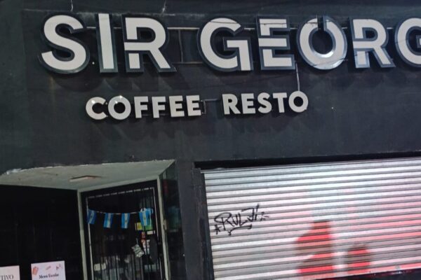Rompieron puerta de bar en Avellaneda y se llevaron latas de cerveza