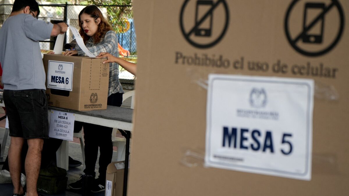 Urnas abiertas en Colombia: elección presidencial entre dos modelos opuestos