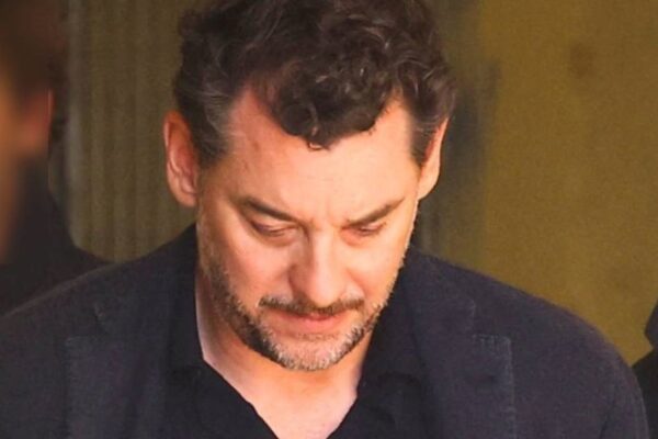 Hijo de Mango llama a emergencias tras caída de su padre