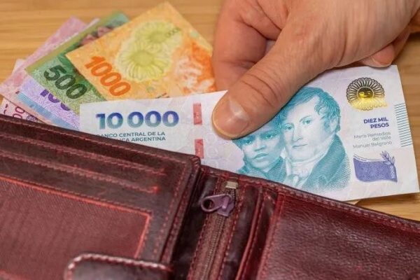 Pérdida de 217 mil empleos privados y salario mínimo a niveles del 2001