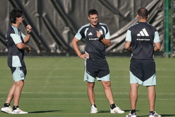 Scaloni enfrenta desafío para el debut del Mundial 2026