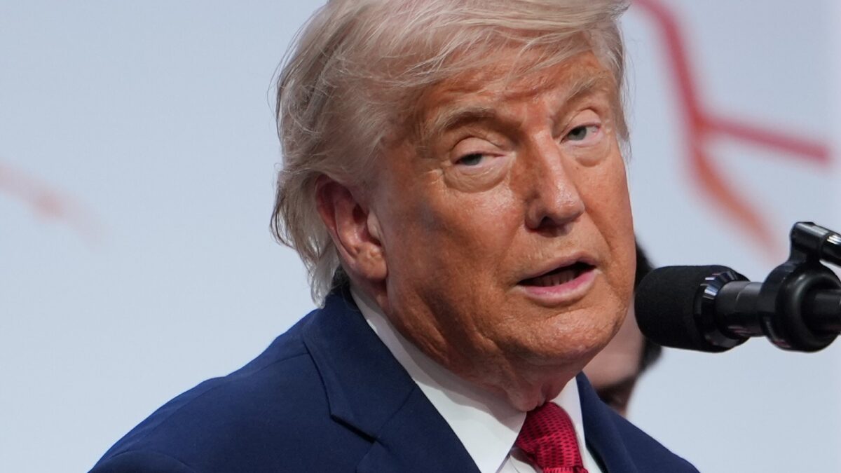 Trump amenaza con bombardear a Irán si el acuerdo falla