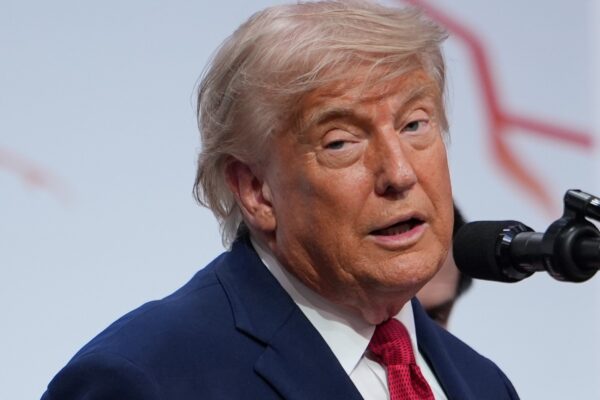 Trump amenaza con bombardear a Irán si el acuerdo falla