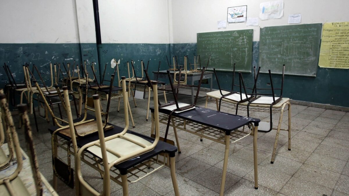 Docentes de la provincia paralizan escuelas en paro por salarios y violencia escolar
