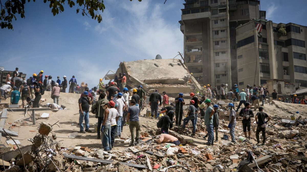 Venezuela: Grupos solidarios distribuyen alimentos y agua en emergencia