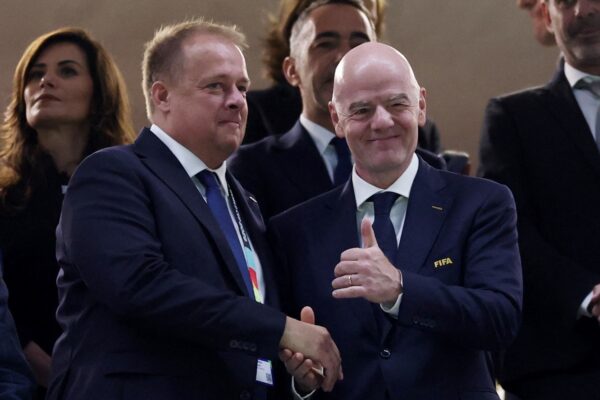 Infantino bromea con Italia: ¿64 equipos? Crisis fútbol