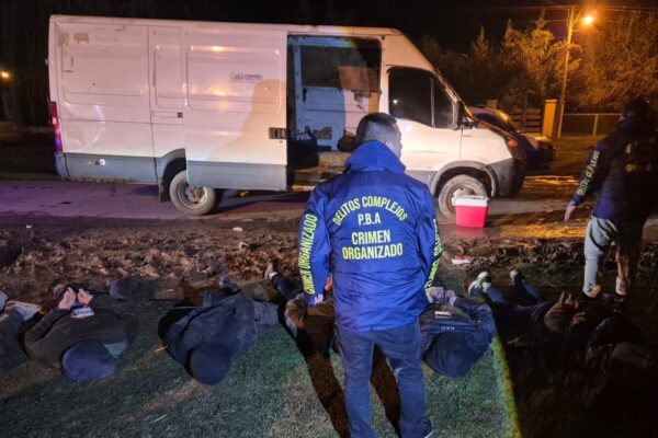 Mujer con arresto domiciliario lideraba banda narco en Merlo, le encontraron drogas y armas