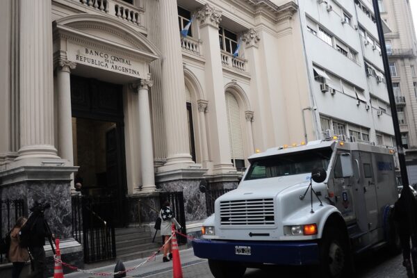 BCRA perdió 2.800 millones en oro tras caída internacional