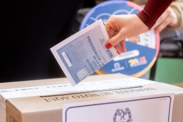 Terminó la votación más custodiada en la historia de Colombia y se espera un resultado reñido
