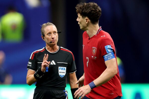 Tori Penso escribió historia al dirigir el primer partido del Mundial 2026
