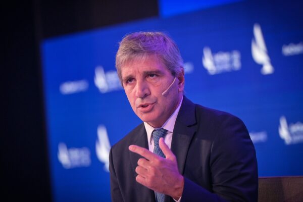 Gobierno avanza en préstamo de 5 mil millones con garantías internacionales