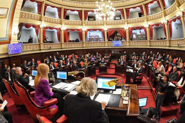 Senado bonaerense inicia sesiones tras seis meses de parálisis