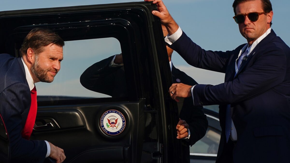 Trump anuncia concesiones a Irán, que las niega