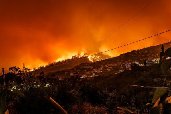 España enfrenta crisis de incendios: quema controlada como solución