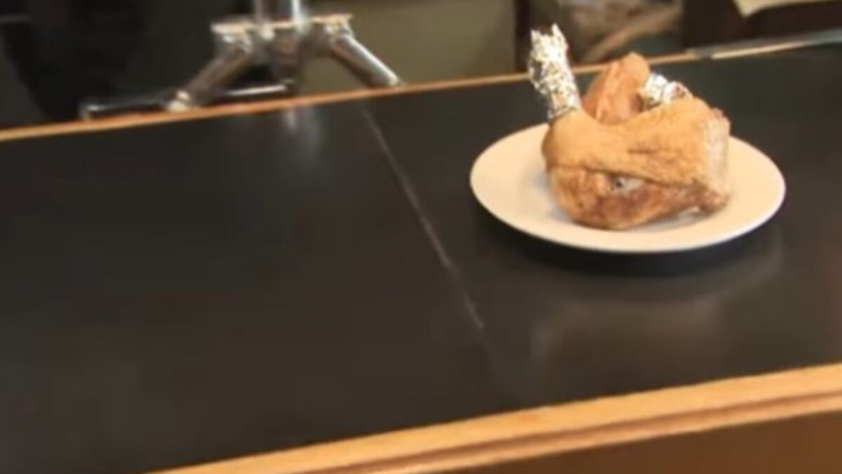 Restaurante de pollo frito usa aceite desde 1960