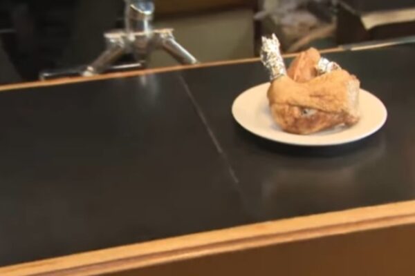 Restaurante de pollo frito usa aceite desde 1960