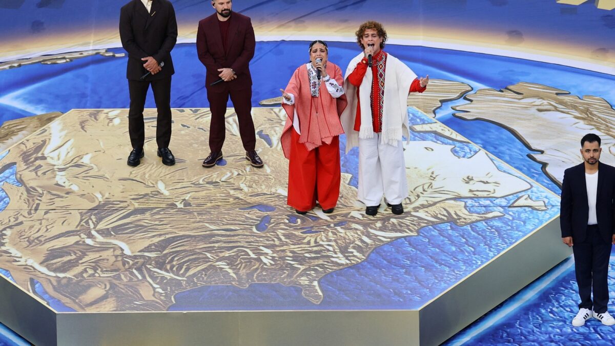 Un dúo paraguayo entona el himno en el Mundial 2026