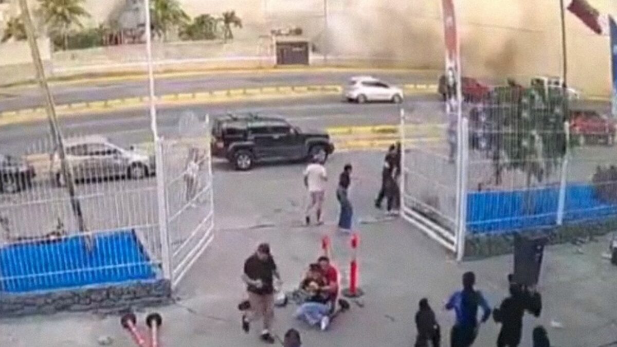 Edificio de 12 pisos cayó en segundos durante terremotos en Venezuela
