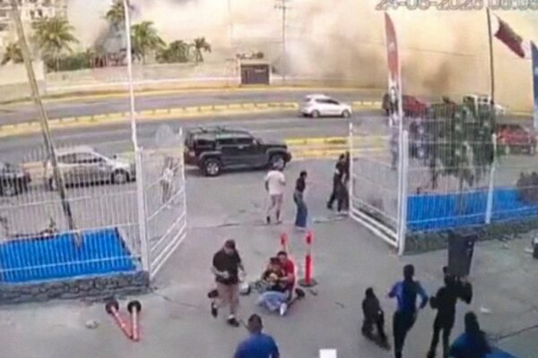 Edificio de 12 pisos cayó en segundos durante terremotos en Venezuela