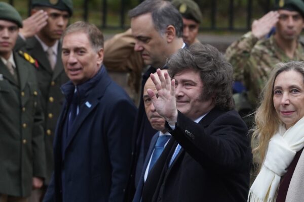 Hermanos Milei confrontaron y sacudieron al Gobierno tras una emboscada política