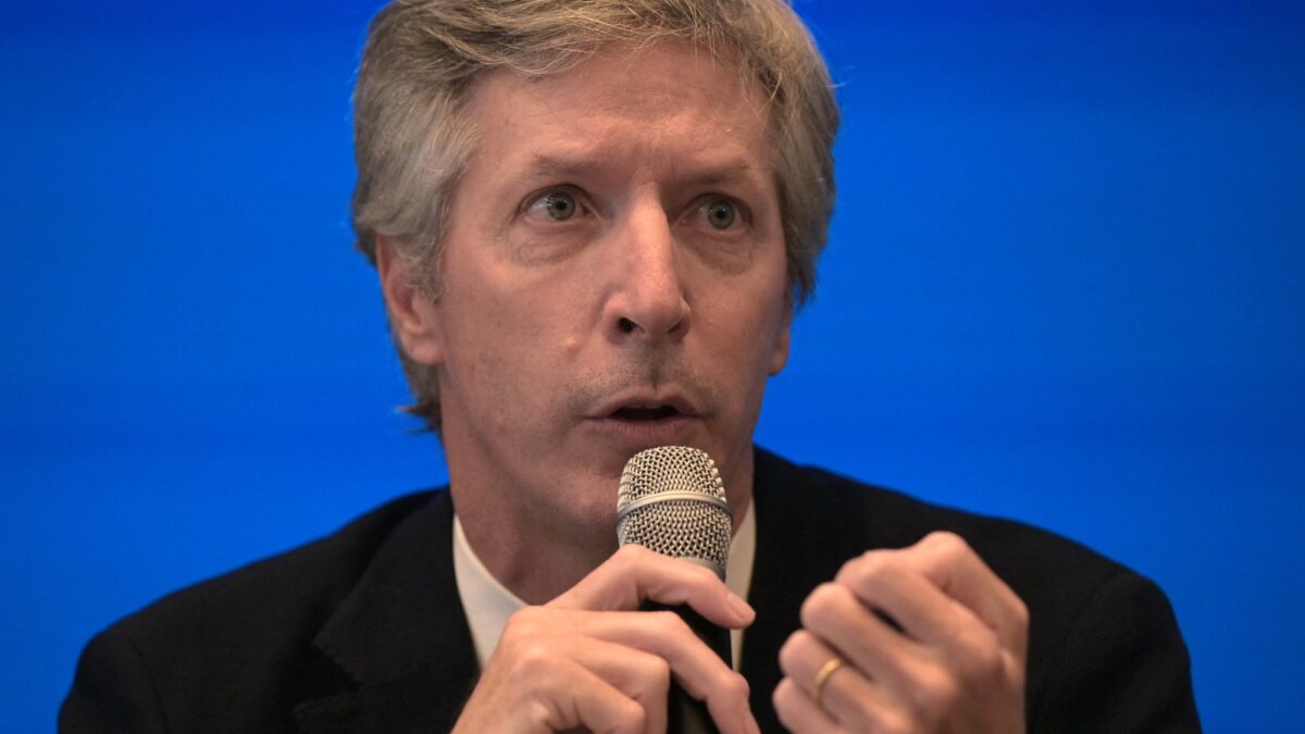 Bausili busca financiamiento en Londres para pago de deuda