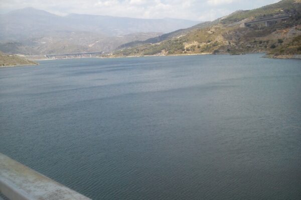 Presa de Rules desborda 30.000 litros/segundo al mar: crisis hídrica en Granada