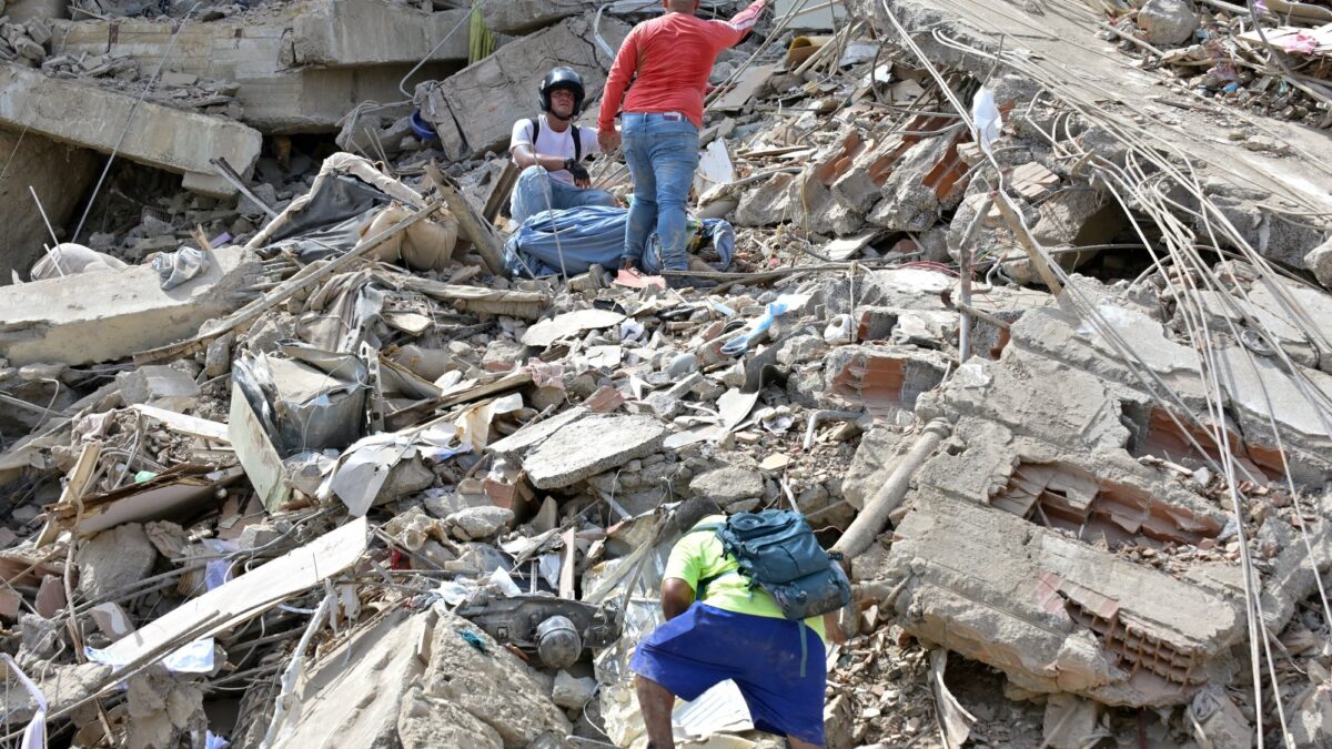 Venezuela: Tres hermanos rescatados vivos tras sismo en La Guaira