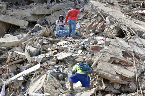 Venezuela: Tres hermanos rescatados vivos tras sismo en La Guaira