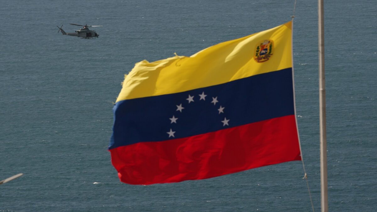 Venezolanos deportados en hotel colapsado tras terremotos en La Guaira