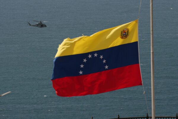 Venezolanos deportados en hotel colapsado tras terremotos en La Guaira