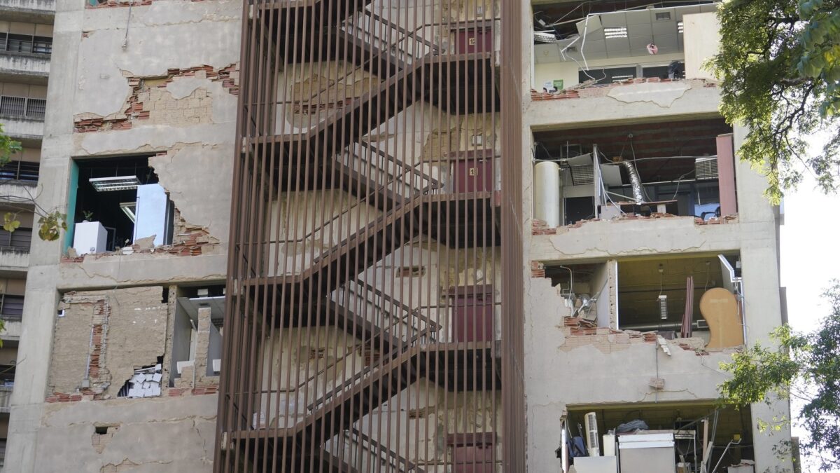 Venezuela: damnificados duermen en calles por miedo a nuevos temblores