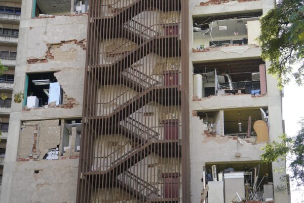 Venezuela: damnificados duermen en calles por miedo a nuevos temblores