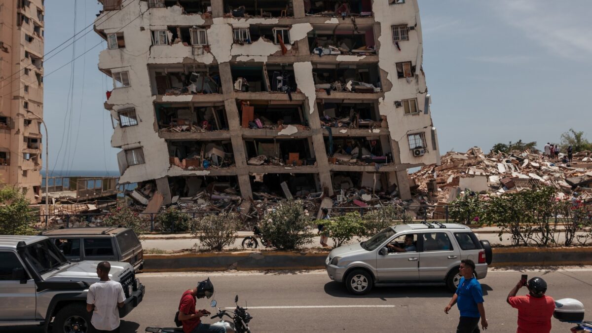 Venezuela enfrenta nueva crisis tras terremotos que amenazan su reciente esperanza