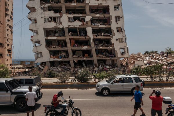 Venezuela enfrenta nueva crisis tras terremotos que amenazan su reciente esperanza