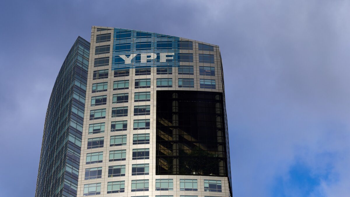 YPF suma a dos socios para exportar gas de Vaca Muerta