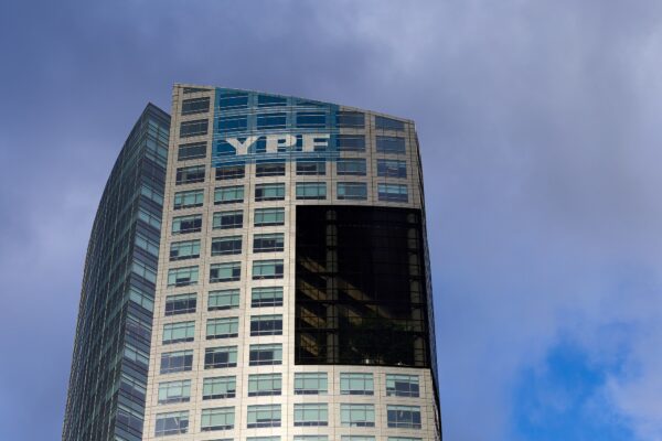 YPF suma a dos socios para exportar gas de Vaca Muerta
