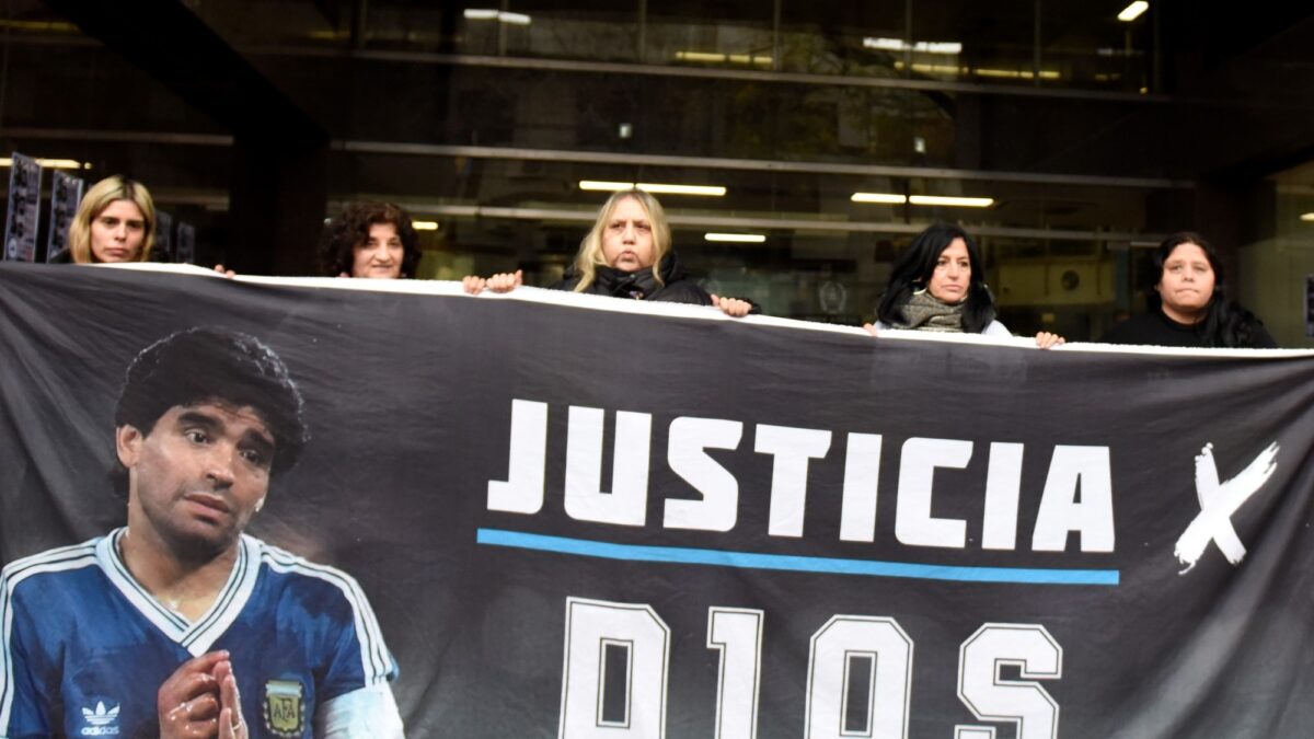 Testigos revelan diálogo emotivo entre Maradona y acompañantes terapéuticos