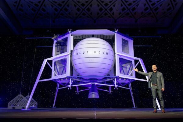 Bezos apuesta por colonizar el espacio con visión de futuro