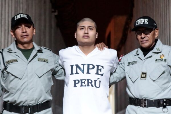 Pequeño J se desliga del triple crimen en cárcel