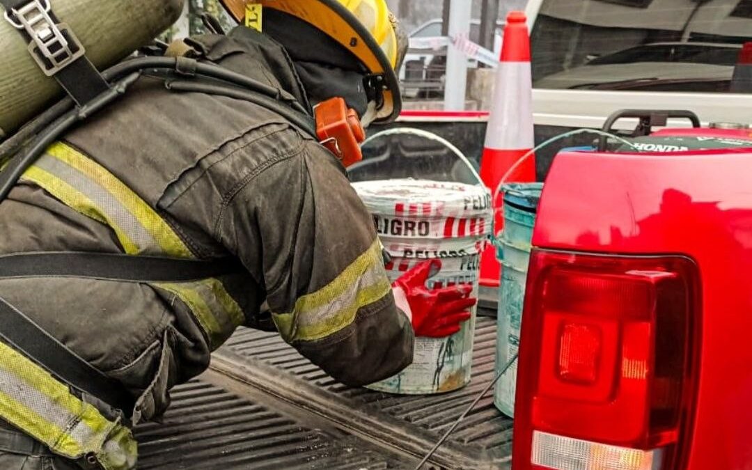 Hallazgo de frasco rotulado como cianuro en galpón de Lanús