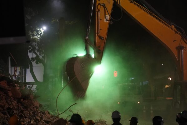 Caracas cuando cae la noche: gritos en árabe, alarmas que se apagan y el semáforo que fue una trampa