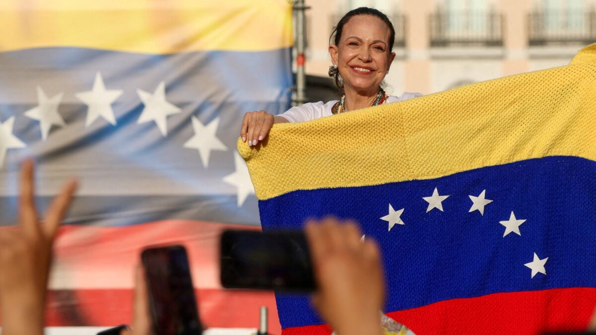 María Corina Machado anuncia regreso a Venezuela pese a obstáculos