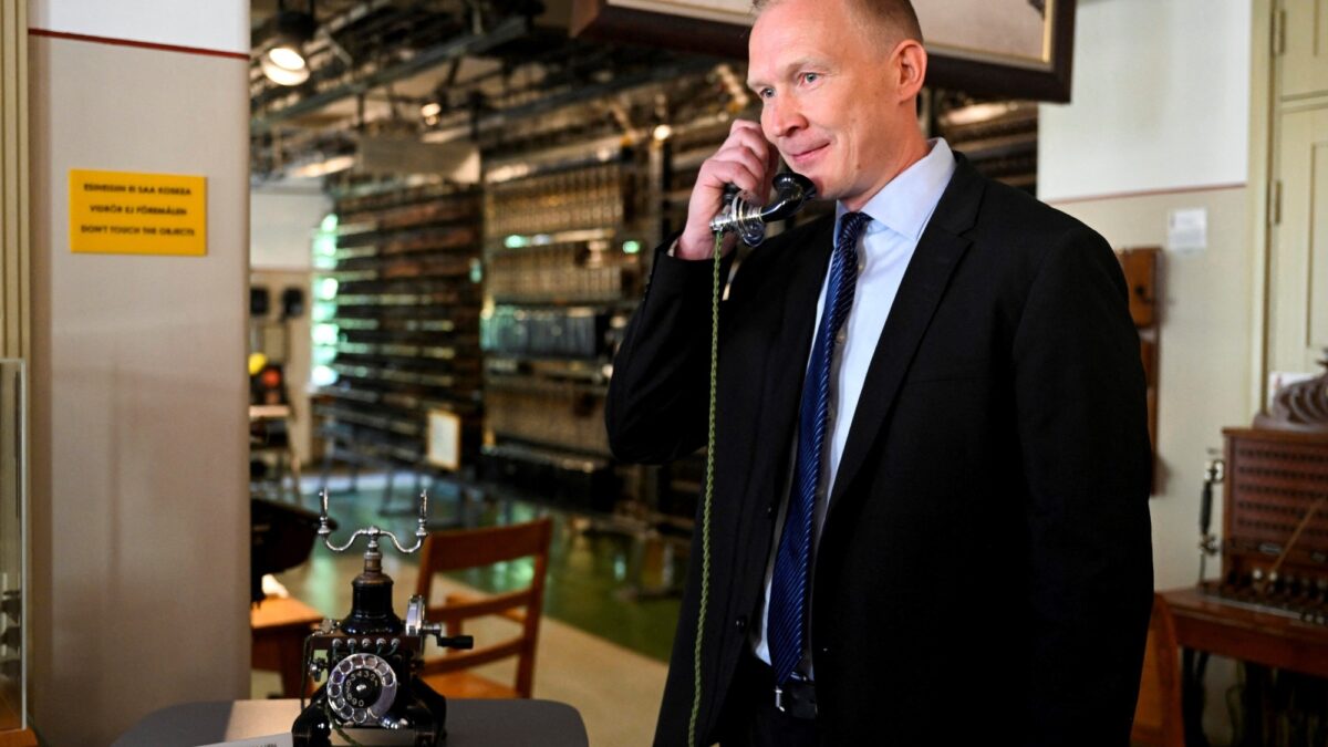 Finlandia deja de usar llamadas por teléfono fijo
