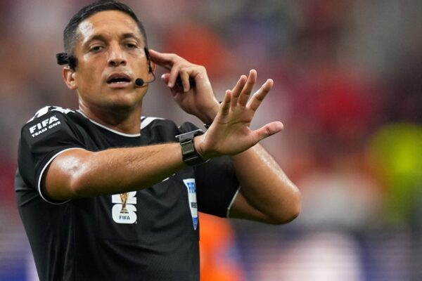 Los árbitros del Mundial destacan el éxito de reglas para reducir el tiempo de juego perdido