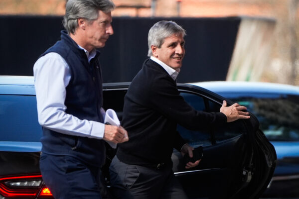 Giro con el dólar: el Gobierno aumenta el uso de su "arsenal" para enfriarlo