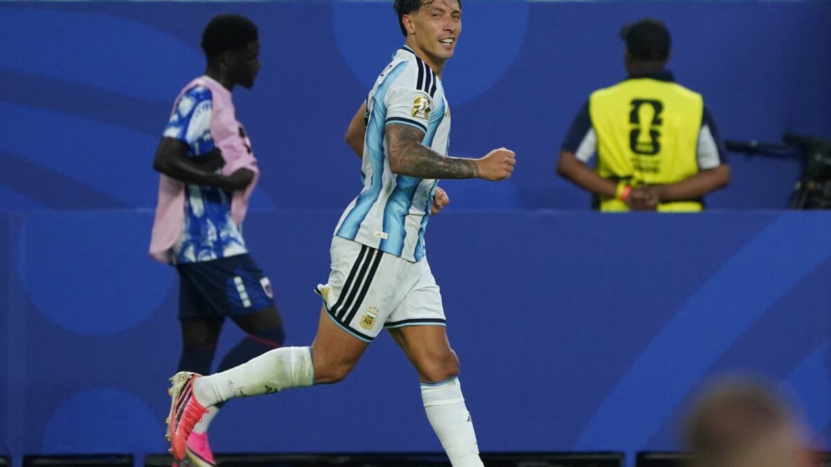 Martínez y Romero repiten ritual de agua bendita en la previa del Mundial 2026