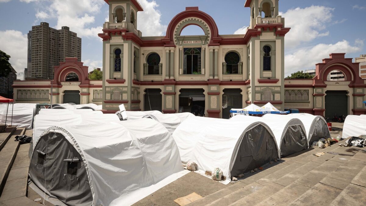 Caracas retoma la rutina entre el miedo y la tristeza un mes después del doble terremoto